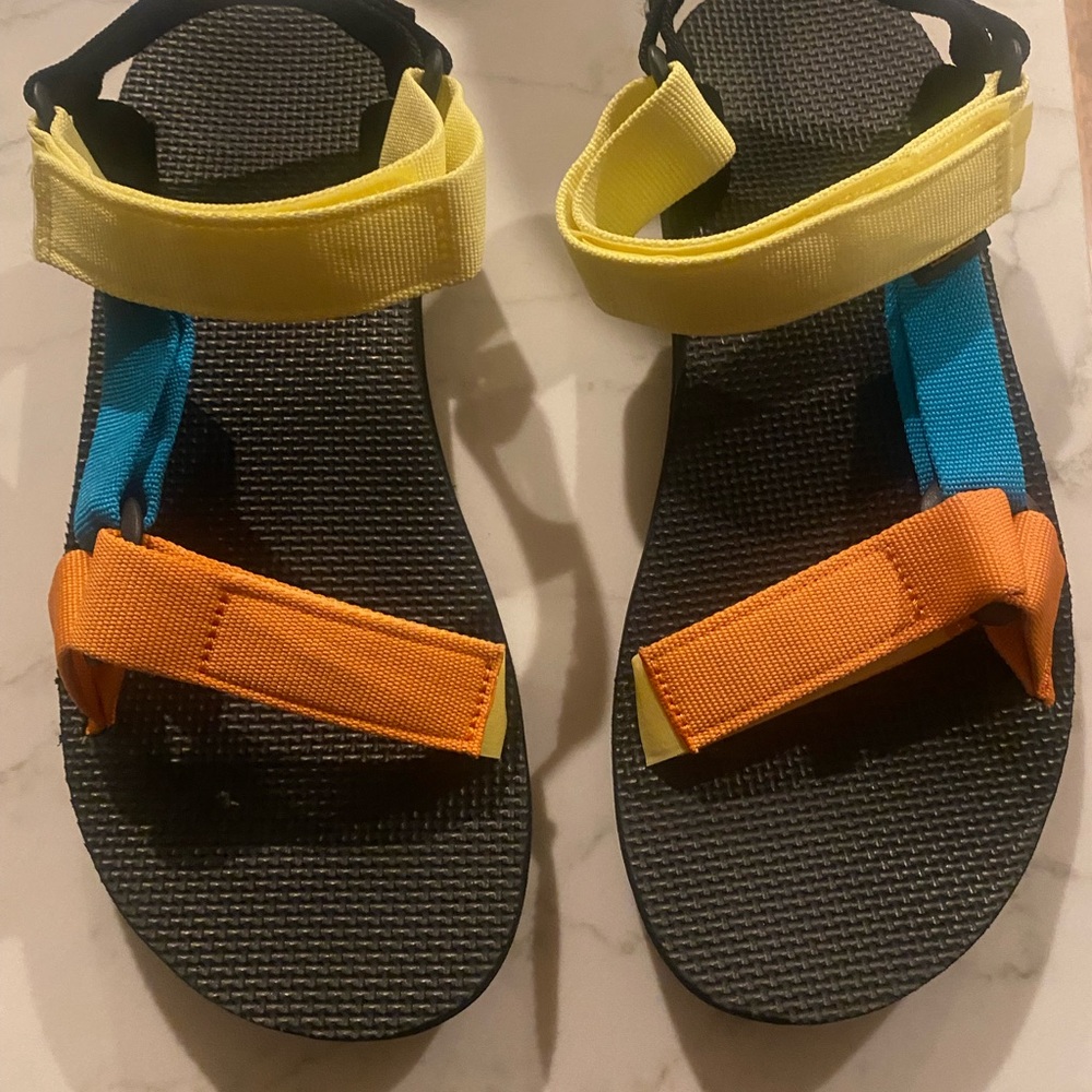 Mens BRAND NEW Tevas